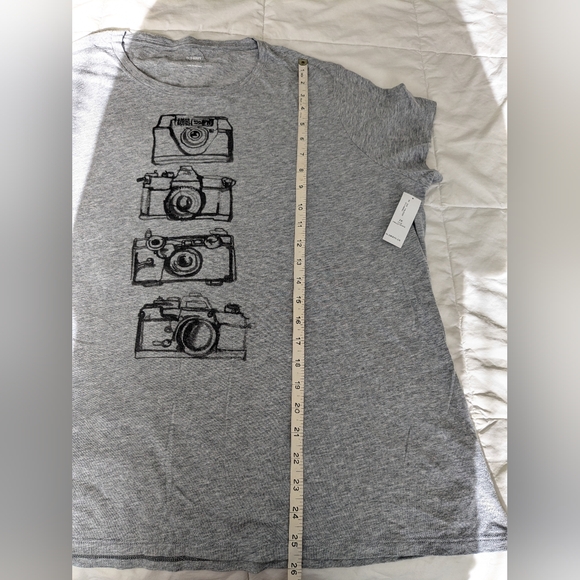 NWT Old Navy vintage camera print, short sleeve tee 2xl - Picture 4 of 10